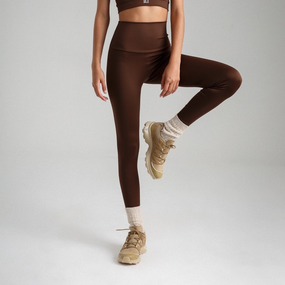 Port De Bras, Elegant Brown High-Rise Leggings